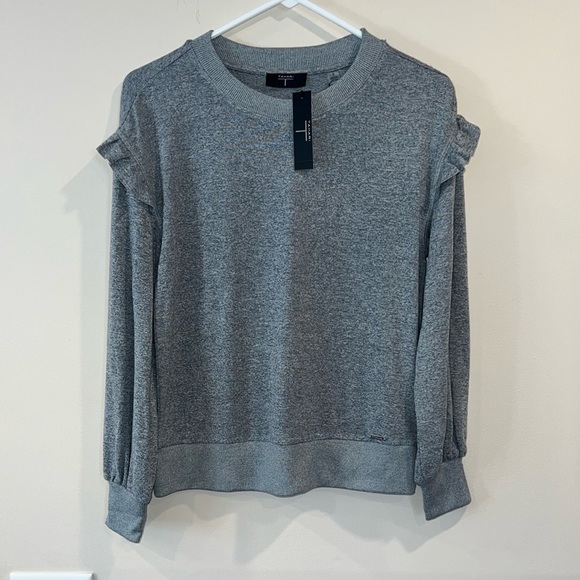 🔥Tahari Gray Knit Sweater🔥 - Picture 1 of 4